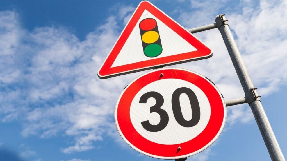 el-gobierno-de-javier-milei-modifico-la-senalizacion-vial:-que-cambios-tendran-los-carteles